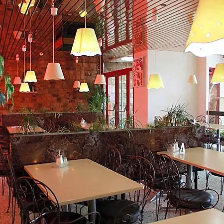 Halleux Hotell 2*